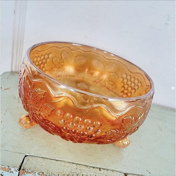 Vintage Fenton Marigold Carnival Glass Footed Bowl Grape Leaf Pattern Orange - Picture 1 of 7